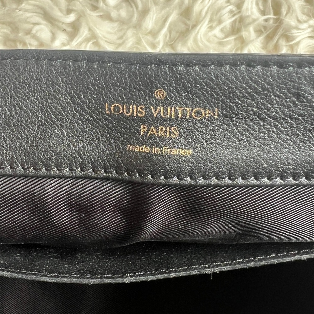 Auth Louis Vuitton LockMe Noir MM | Price Firm - Picture 15 of 16